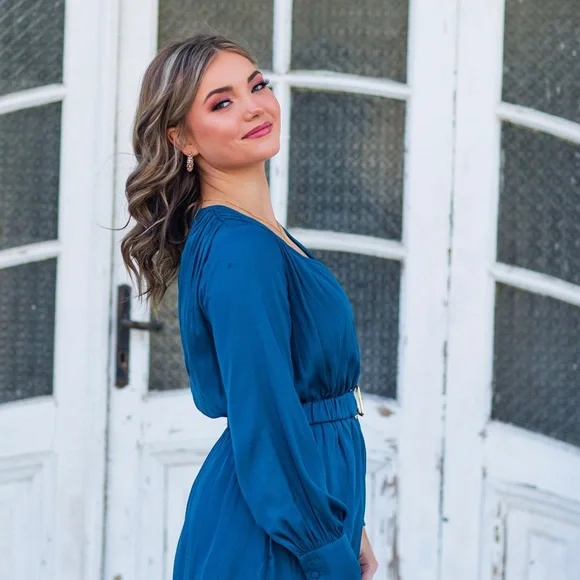 Love this outfit so much! Great for senior pictures or family pictures! - Picture 2 of 3